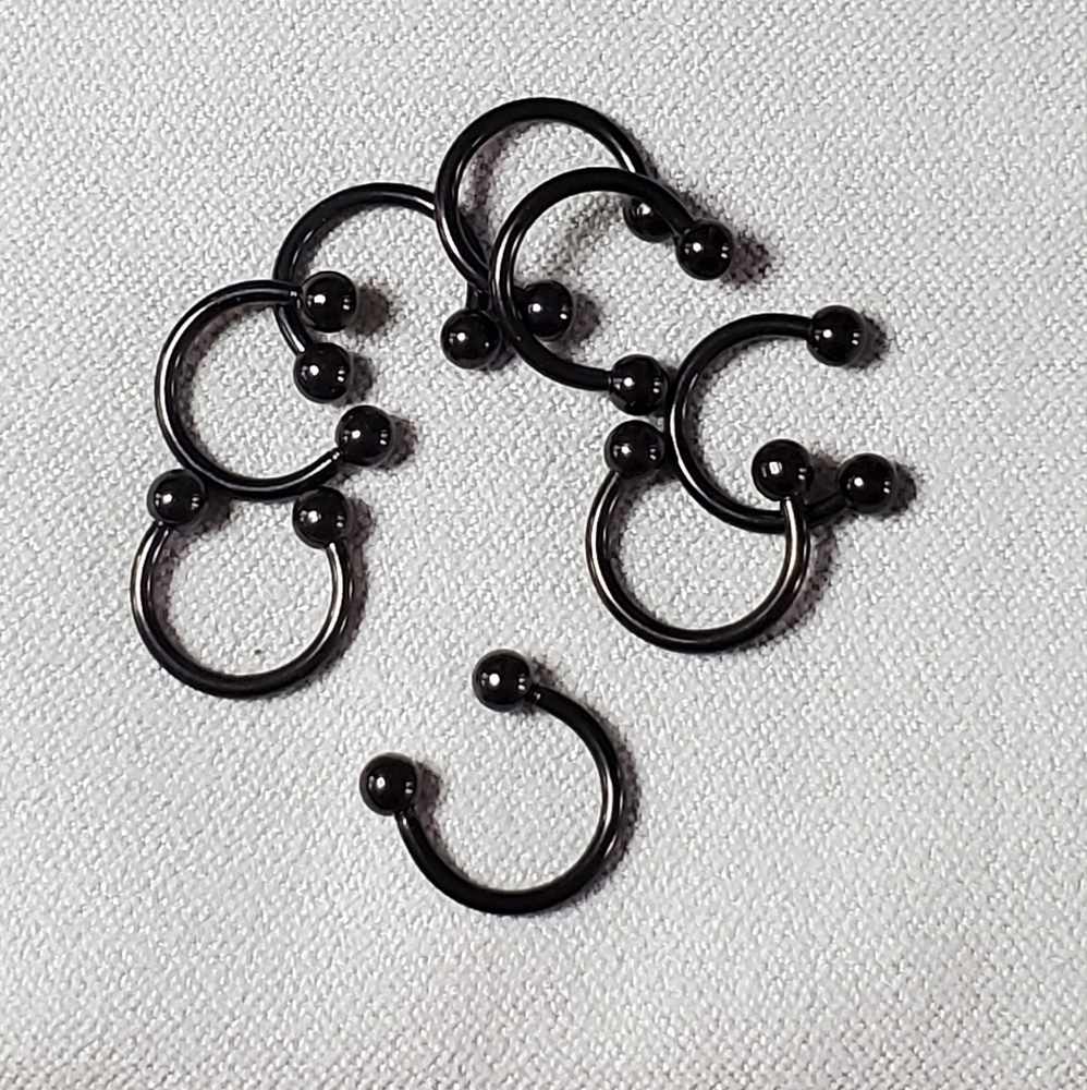 Medium Horseshoe Lip Rings